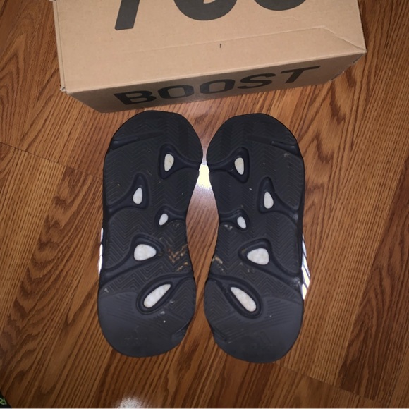 adidas Yeezy Boost 700 MNVN - Picture 6 of 8